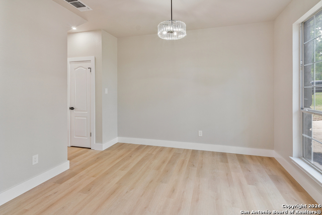 Image 7 of 28 For 907 Amigo