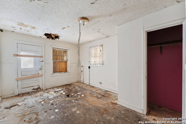 Image 12 of 22 For 1932 Highland Blvd E