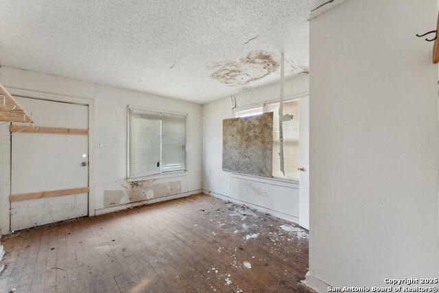 Image 13 of 22 For 1932 Highland Blvd E