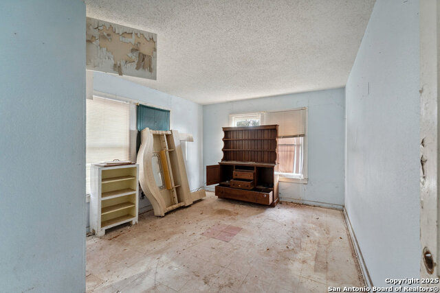 Image 15 of 22 For 1932 Highland Blvd E