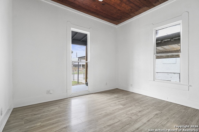 Image 12 of 38 For 2106 Saunders