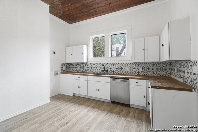 Image 2 of 38 For 2106 Saunders