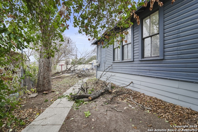 Image 24 of 38 For 2106 Saunders