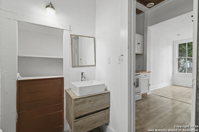 Image 33 of 38 For 2106 Saunders