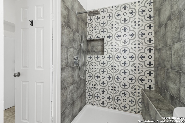 Image 34 of 38 For 2106 Saunders