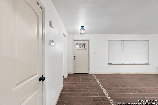 Image 4 of 25 For 206 Dominion