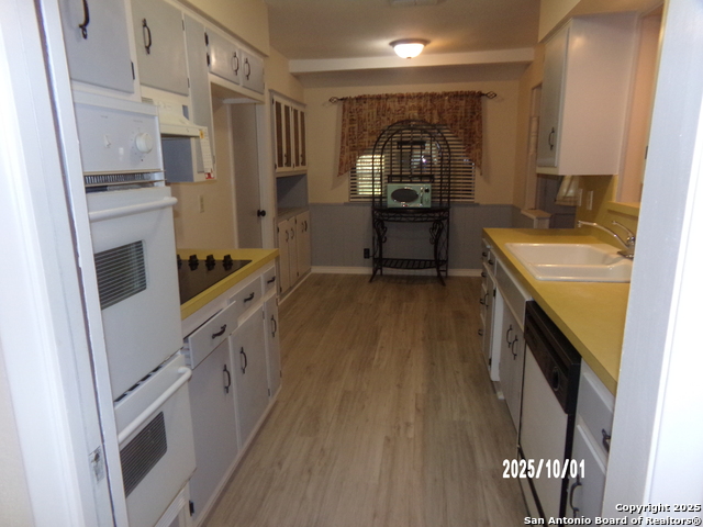 Image 10 of 37 For 615 Amistad Blvd