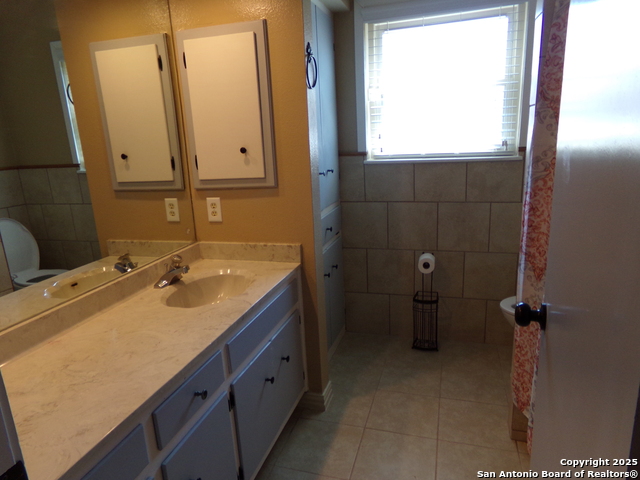 Image 19 of 37 For 615 Amistad Blvd