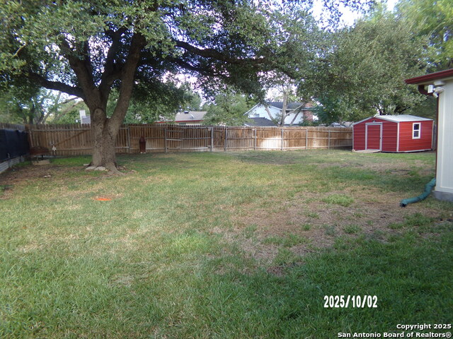 Image 33 of 37 For 615 Amistad Blvd