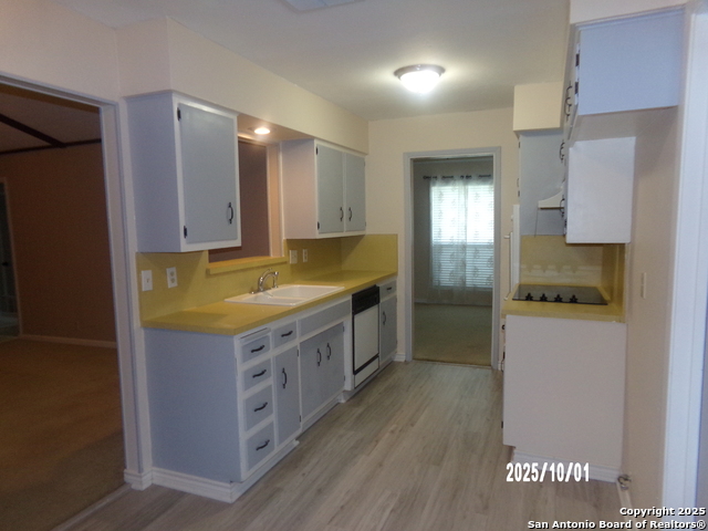 Image 8 of 37 For 615 Amistad Blvd