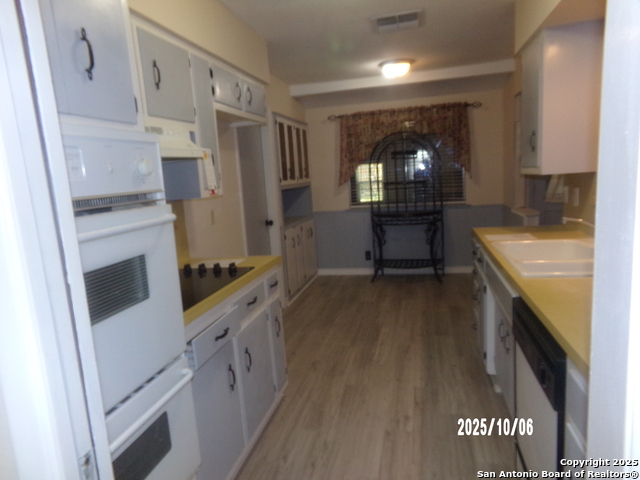 Image 9 of 37 For 615 Amistad Blvd