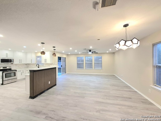 Image 2 of 25 For 6638 Suncliff