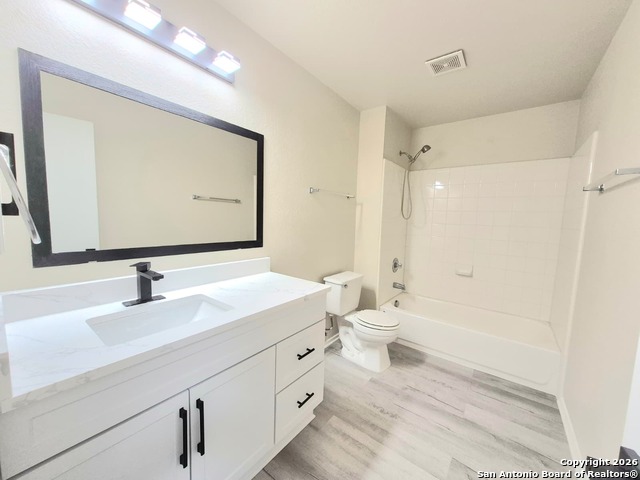 Image 20 of 25 For 6638 Suncliff