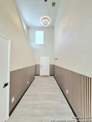 Image 9 of 25 For 6638 Suncliff