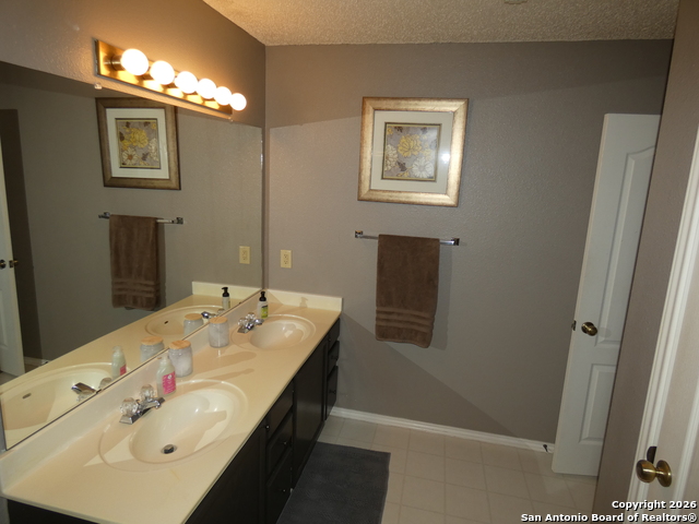 Image 17 of 36 For 729 Willow Crossing