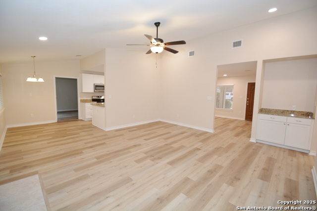 Image 6 of 20 For 5719 Kissing Oak