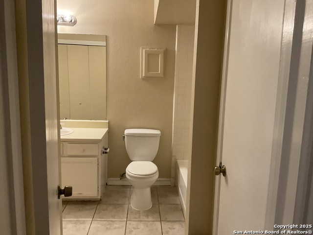 Image 14 of 24 For 5322 Medical  E205