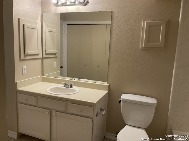 Image 15 of 24 For 5322 Medical  E205