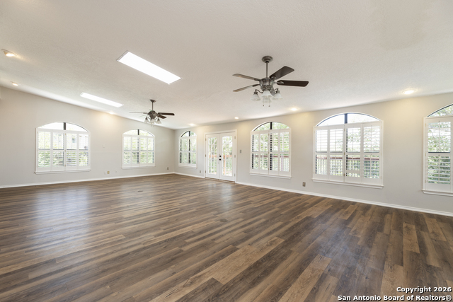 Image 21 of 50 For 18510 Paloma Wood