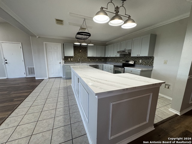 Image 5 of 50 For 18510 Paloma Wood