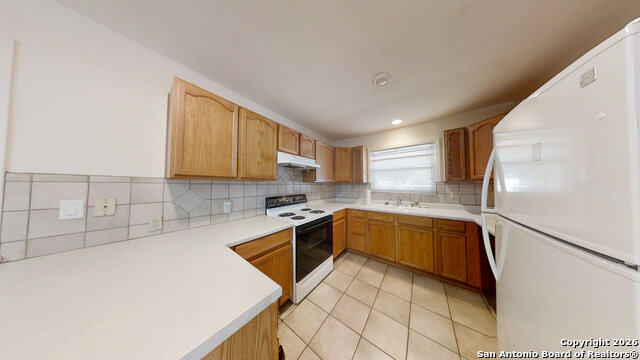 Image 36 of 45 For 459 Harcourt Ave.