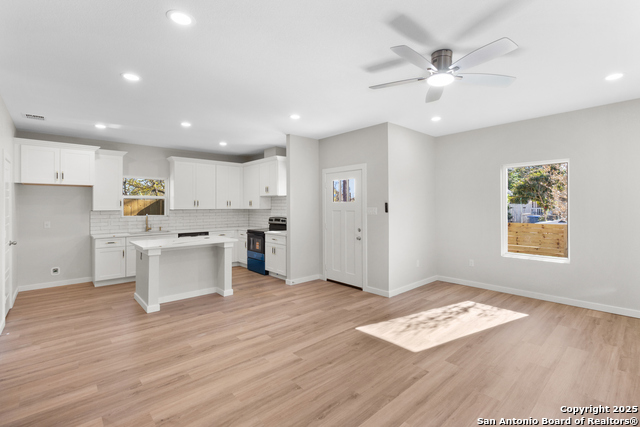 Image 10 of 23 For 107 Calles St