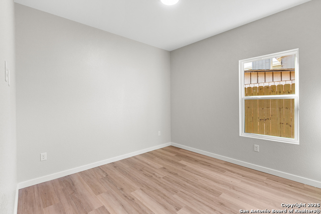 Image 14 of 23 For 107 Calles St