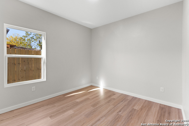 Image 16 of 23 For 107 Calles St