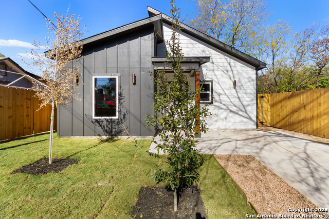 Image 2 of 23 For 107 Calles St