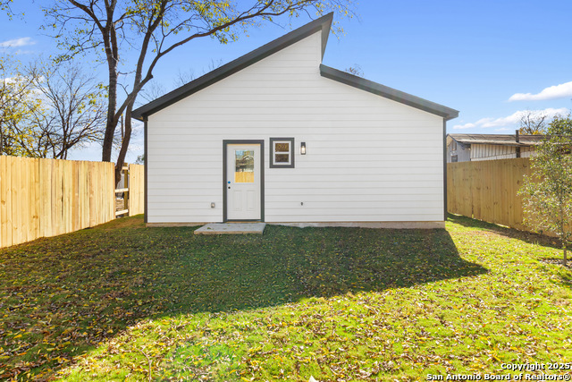 Image 22 of 23 For 107 Calles St