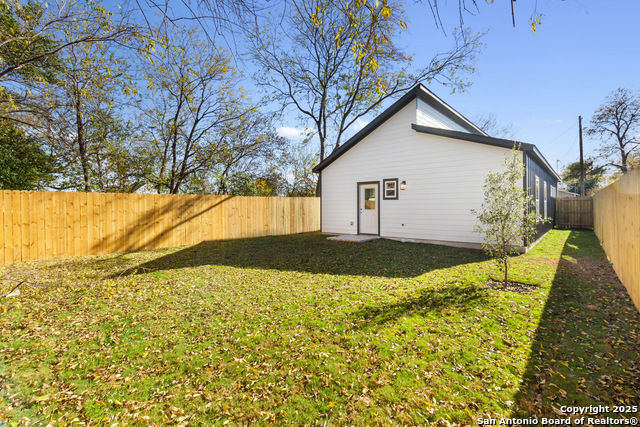 Image 23 of 23 For 107 Calles St