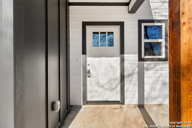 Image 4 of 23 For 107 Calles St