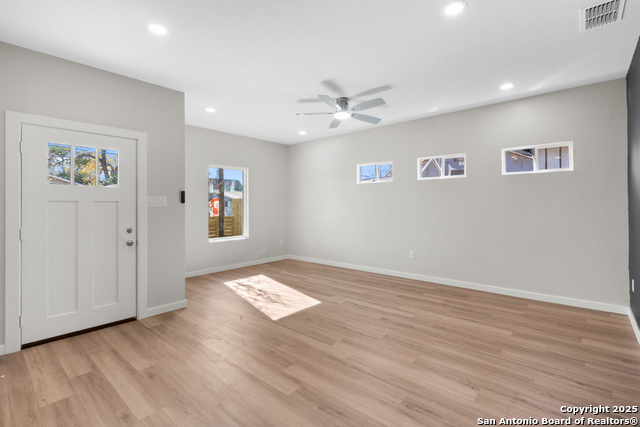 Image 9 of 23 For 107 Calles St