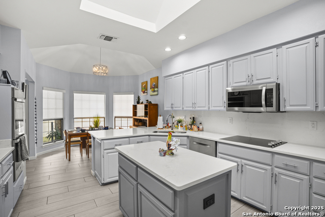 Image 15 of 46 For 19103 Birdsong W