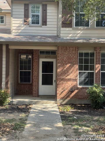 Image 3 of 32 For 2553 Grayson Circle