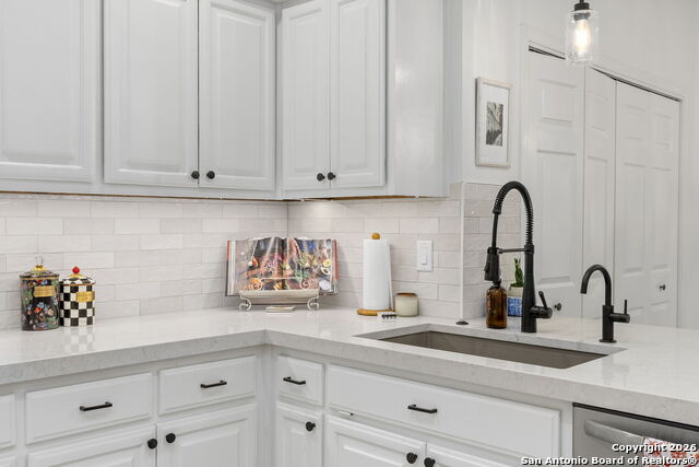 Image 17 of 37 For 42 Courtside Cir