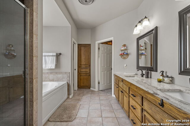 Image 20 of 37 For 42 Courtside Cir