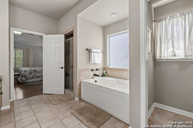 Image 21 of 37 For 42 Courtside Cir