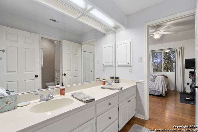 Image 27 of 37 For 42 Courtside Cir