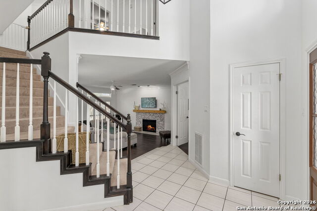 Image 6 of 37 For 42 Courtside Cir