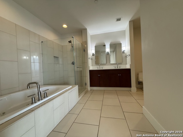 Image 8 of 17 For 610 Market St E 2803