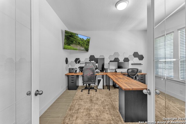 Image 19 of 39 For 29124 High Barn