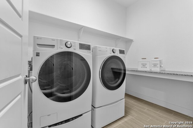 Image 21 of 39 For 29124 High Barn