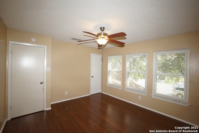 Image 16 of 19 For 811 Meadow Scape