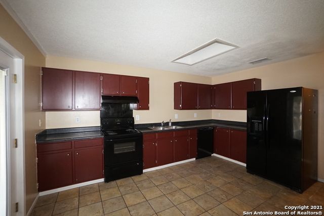 Image 7 of 19 For 811 Meadow Scape