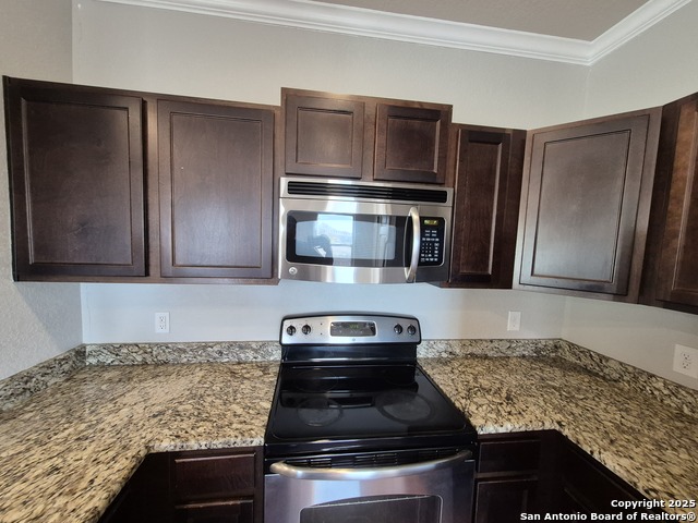 Listing photo id 5 for 6424 Attucks Lane