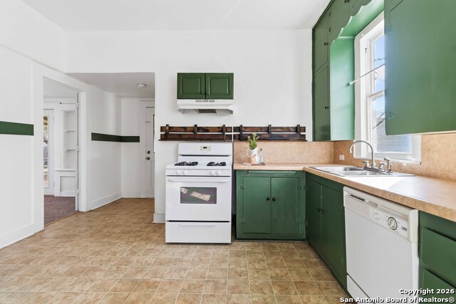 Listing photo id 11 for 1409 21st St