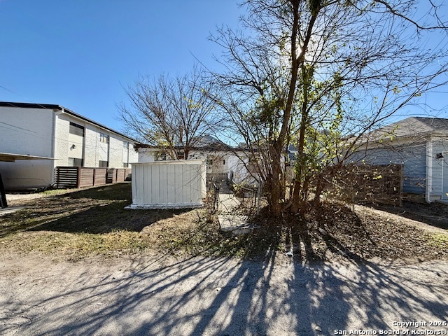 Image 26 of 31 For 325 Locust E