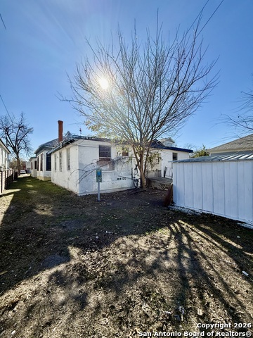 Image 28 of 31 For 325 Locust E