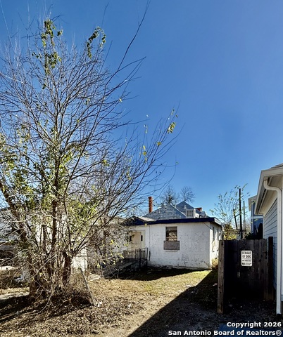 Image 30 of 31 For 325 Locust E